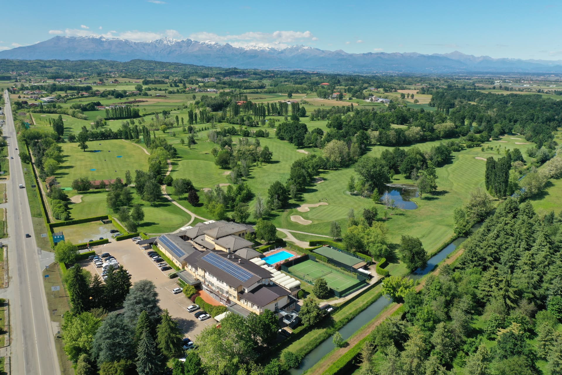 Vista aerea del Golf Club Cavaglià: green, percorso e strutture